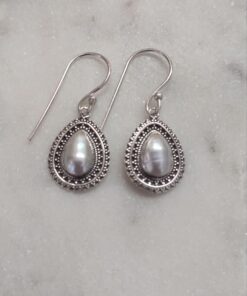 Freshwater Pearl Teardrop Earrings in Jali Setting