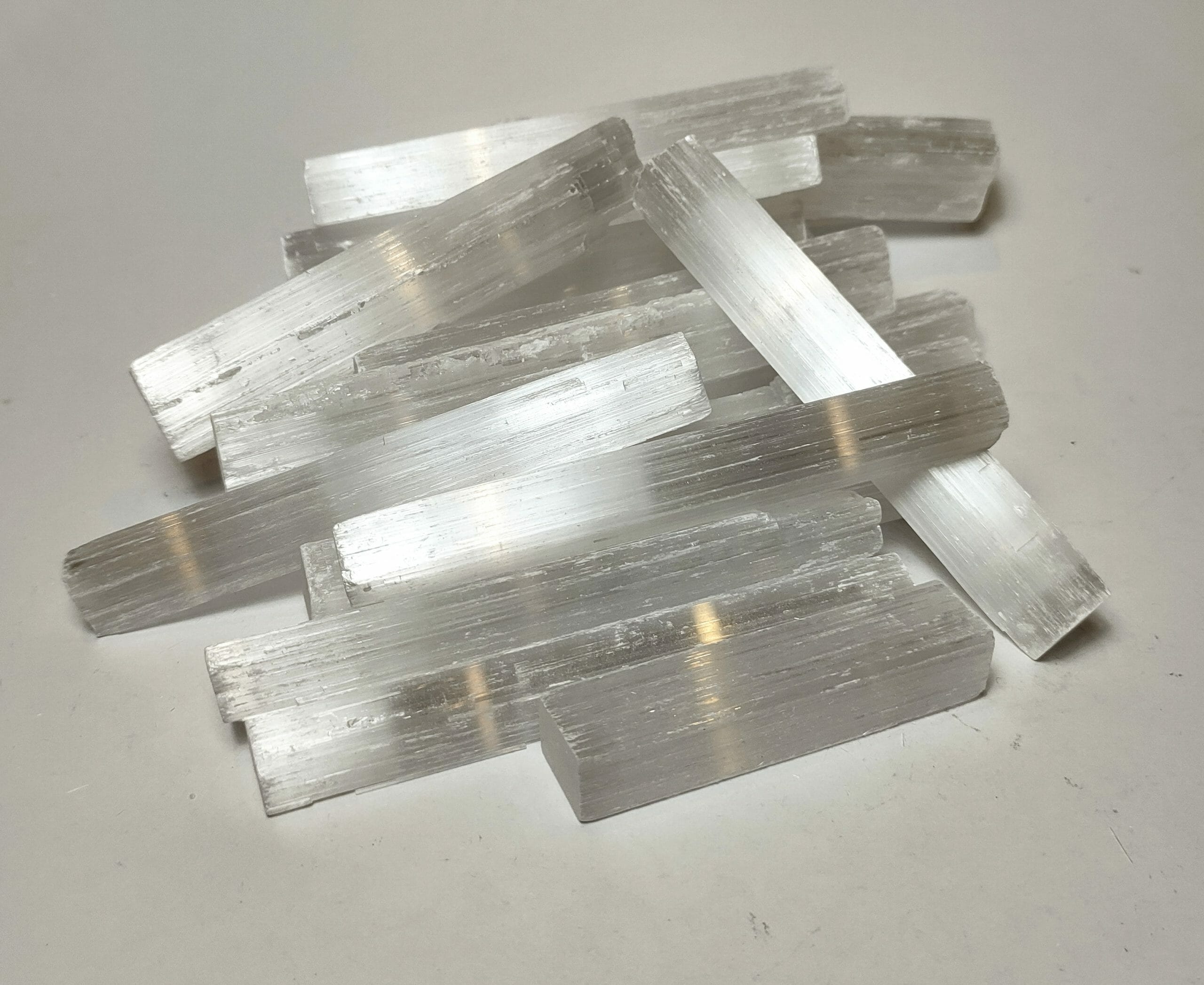 Natural crystals: Selenite (approx. 10x2cm)