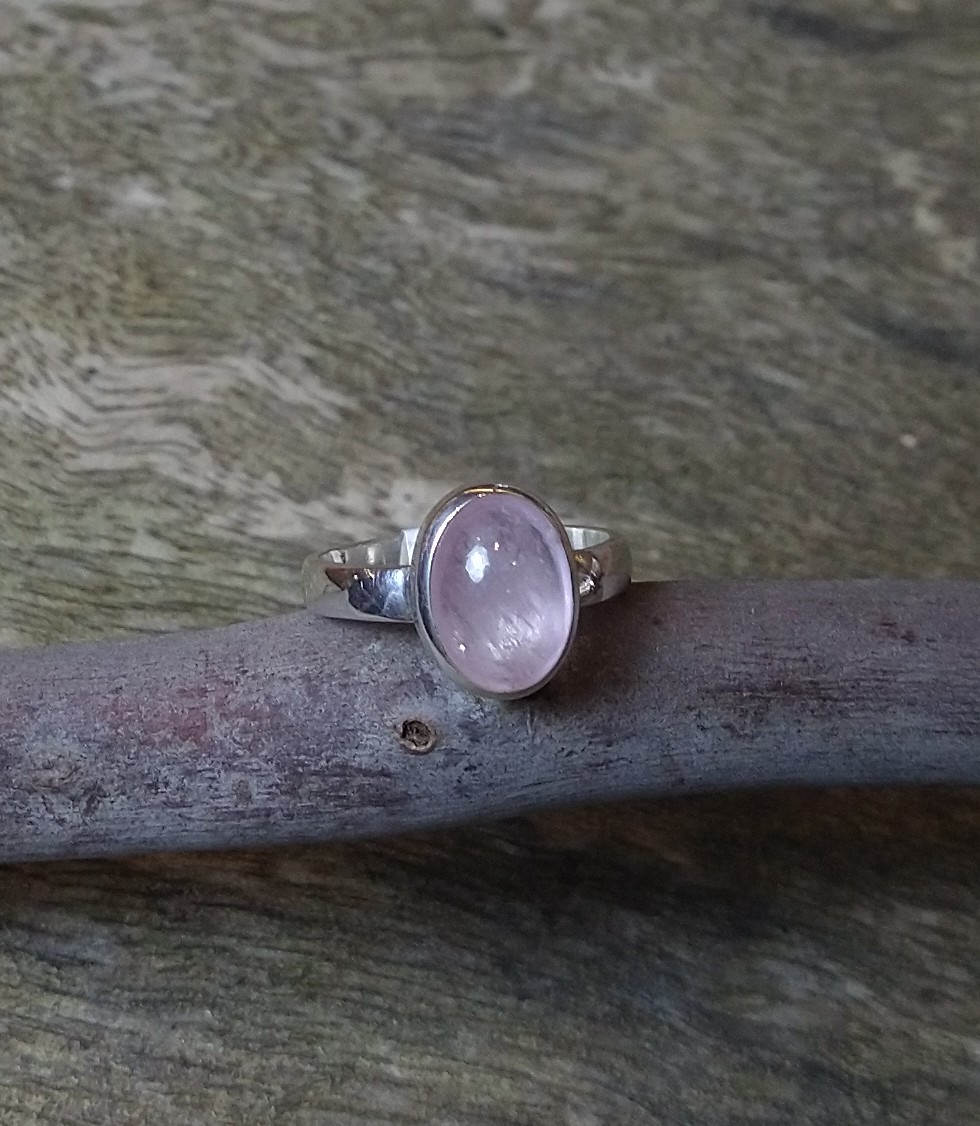 Ring: Cabachon Cut & Polished Morganite Crystal Set in 925 Sterling Silver (P 1/2 )