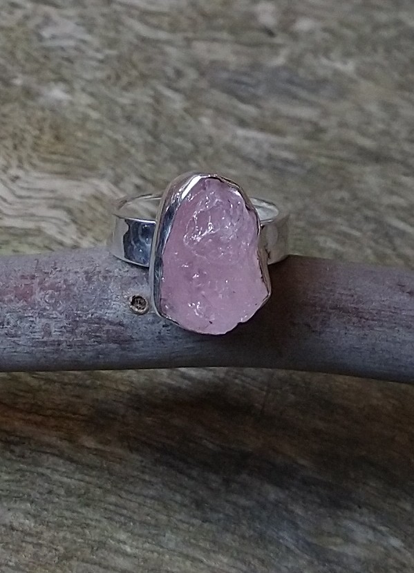 Ring: Raw Morganite Crystal Set in 925 Sterling Silver (Q )