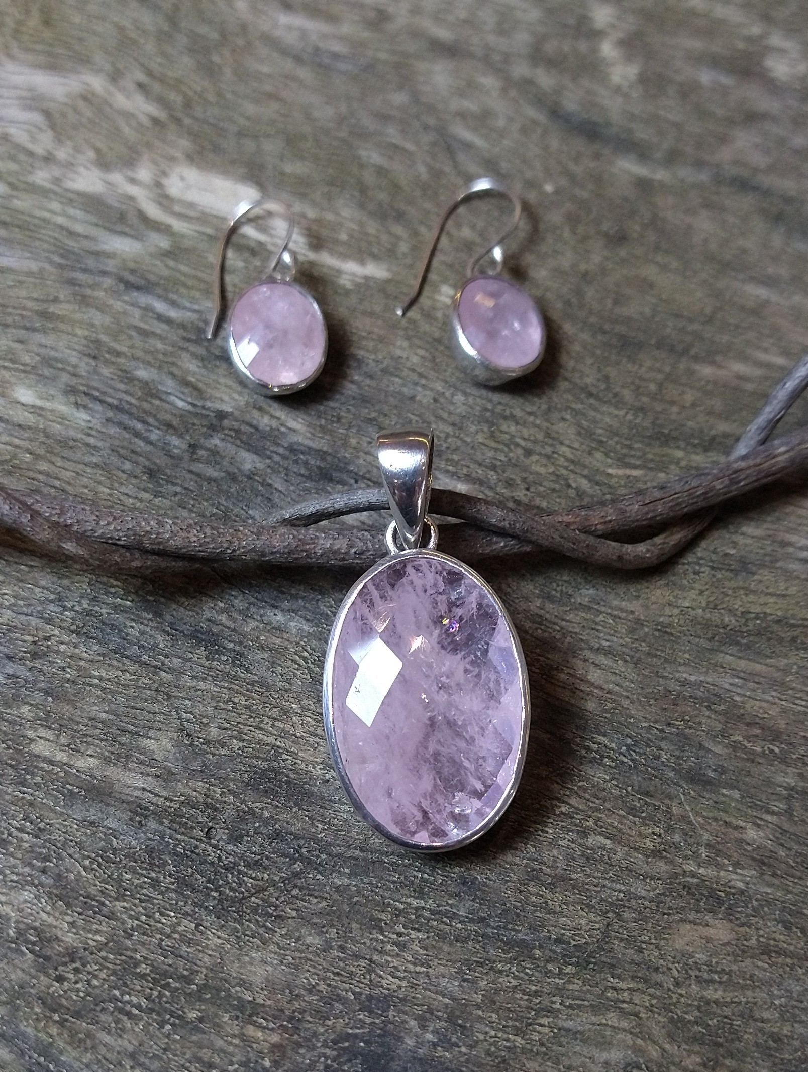 Pendant: Faceted Morganite Crystal Set in 925 Sterling Silver - Image 2