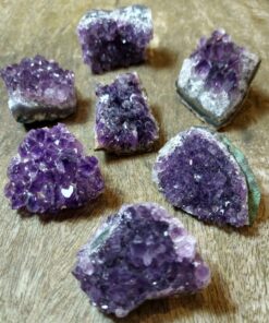 Natural crystals: Amethyst clusters (approx. 6x5x3cm)