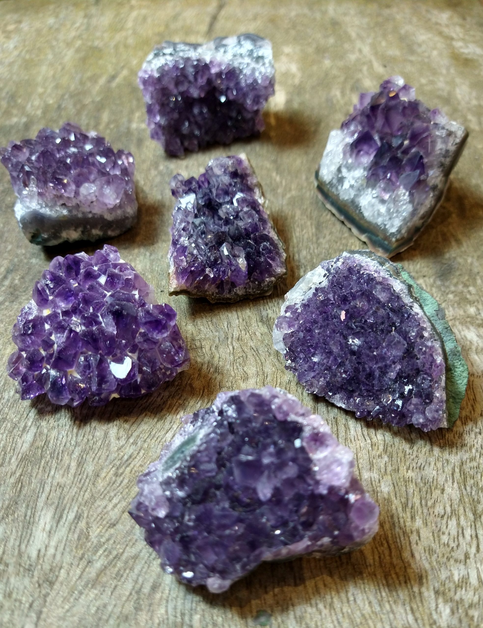 Natural crystals: Amethyst clusters (approx. 6x5x3cm)