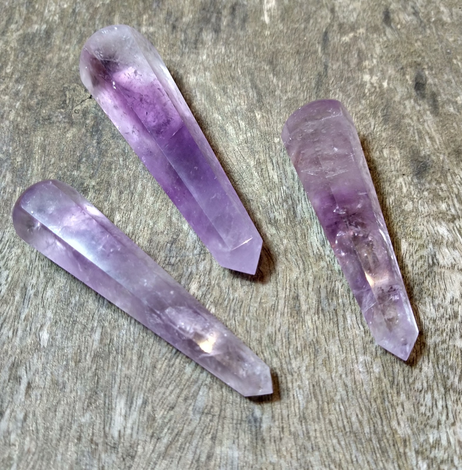 Natural Crystals: Amethyst Polished Wand (Approx 13cm long 1.5-3cm wide)