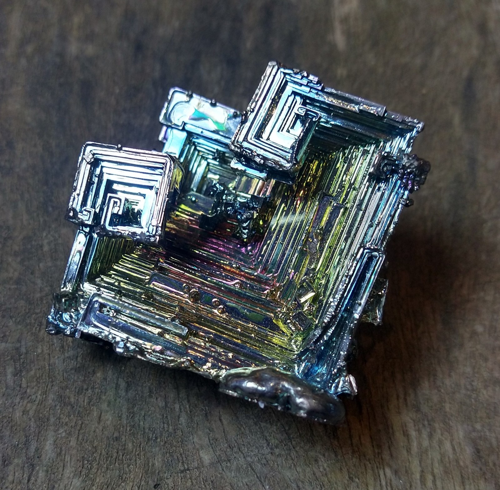 Genuine Crystal Specimen: Bismuth (9x8x5cm) - Image 2