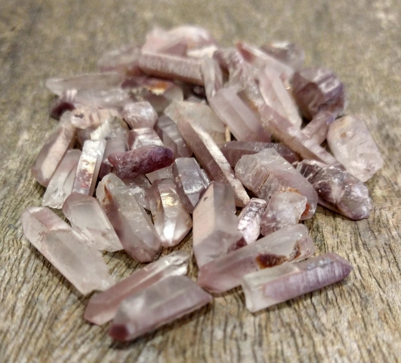 Natural Crystals: Lithium Quartz Points (Approx 2x.5cm)