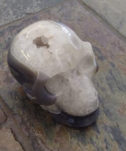 Natural Crystal: Hand Carved & Polished. Black & White Agate Skull W/Quartz Crystal Cave (Approx 12x10x8cm)