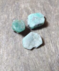Natural Hexagonal Crystals: Emerald (Approx 2x1.5x1cm)