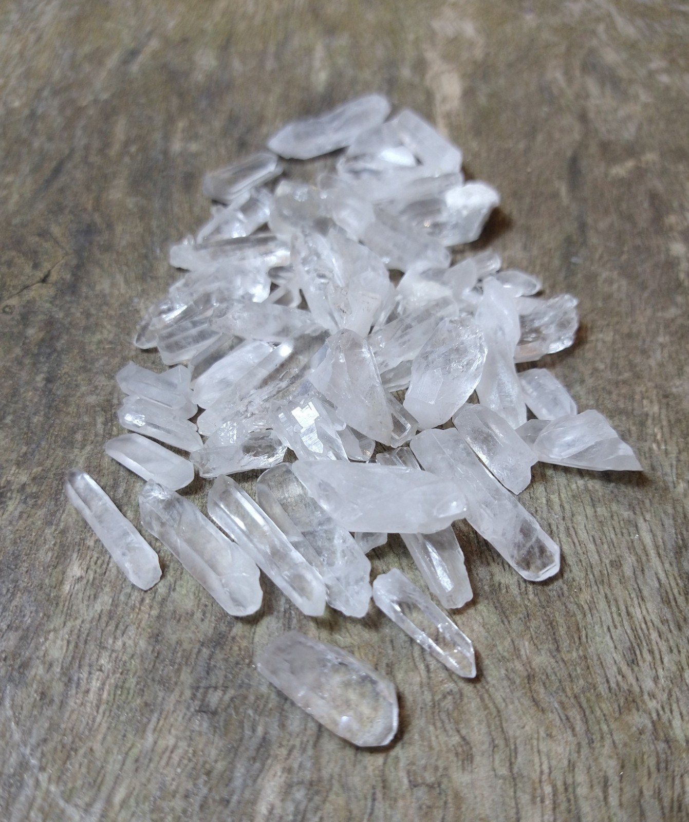 Natural Crystals: Clear Quartz Points (Approx 3x1cm)