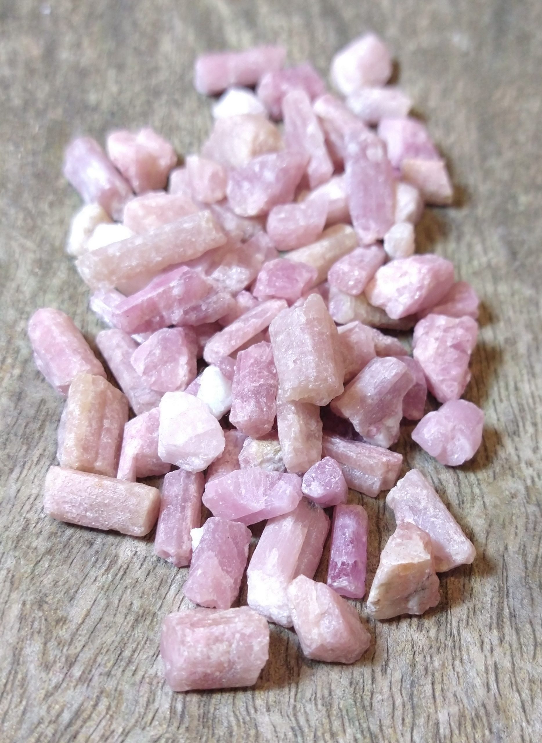 Rough Crystals: Pink Tourmaline (Rubellite) (Approx 1x.5cm)