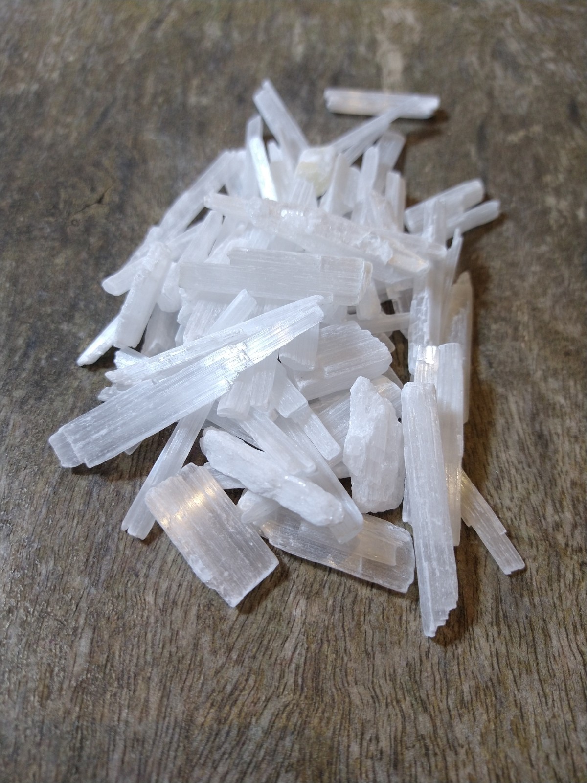 Natural crystals: Selenite (approx. 5x.2x5cm)