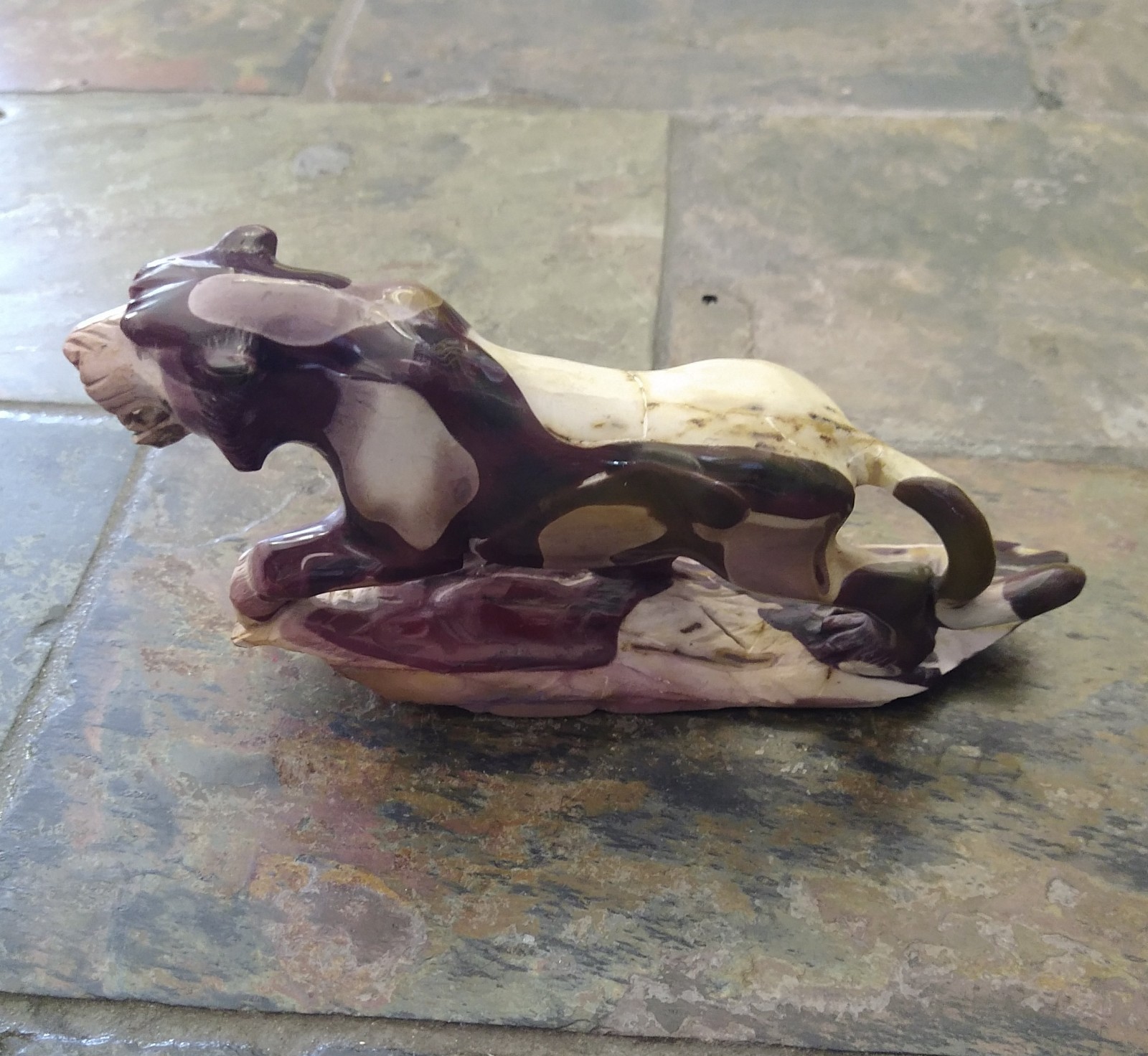 Natural Crystal: Hand Carved & Polished Mookite Tiger (Approx 25x6x12cm) - Image 2