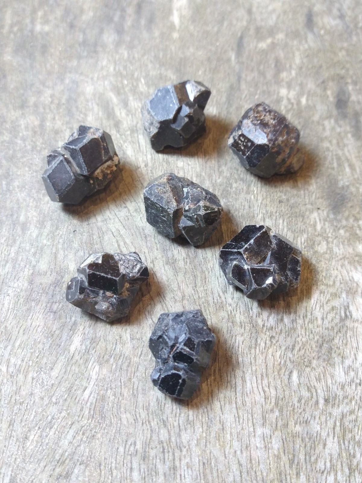 Natural Crystals: Garnet Cubic Crystal Clusters (Approx 2x2x2cm)