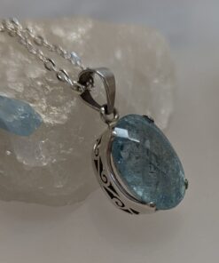 Pendant: Aquamarine Fac Oval Claw Set - 680