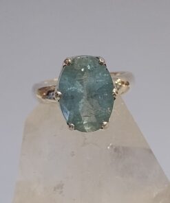 Ring: Aquamarine Fac Oval Claw 255 - s8