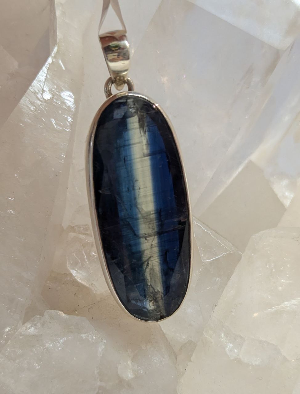 Kyanite Oval Fac Pendant | 925 Sterling Silver