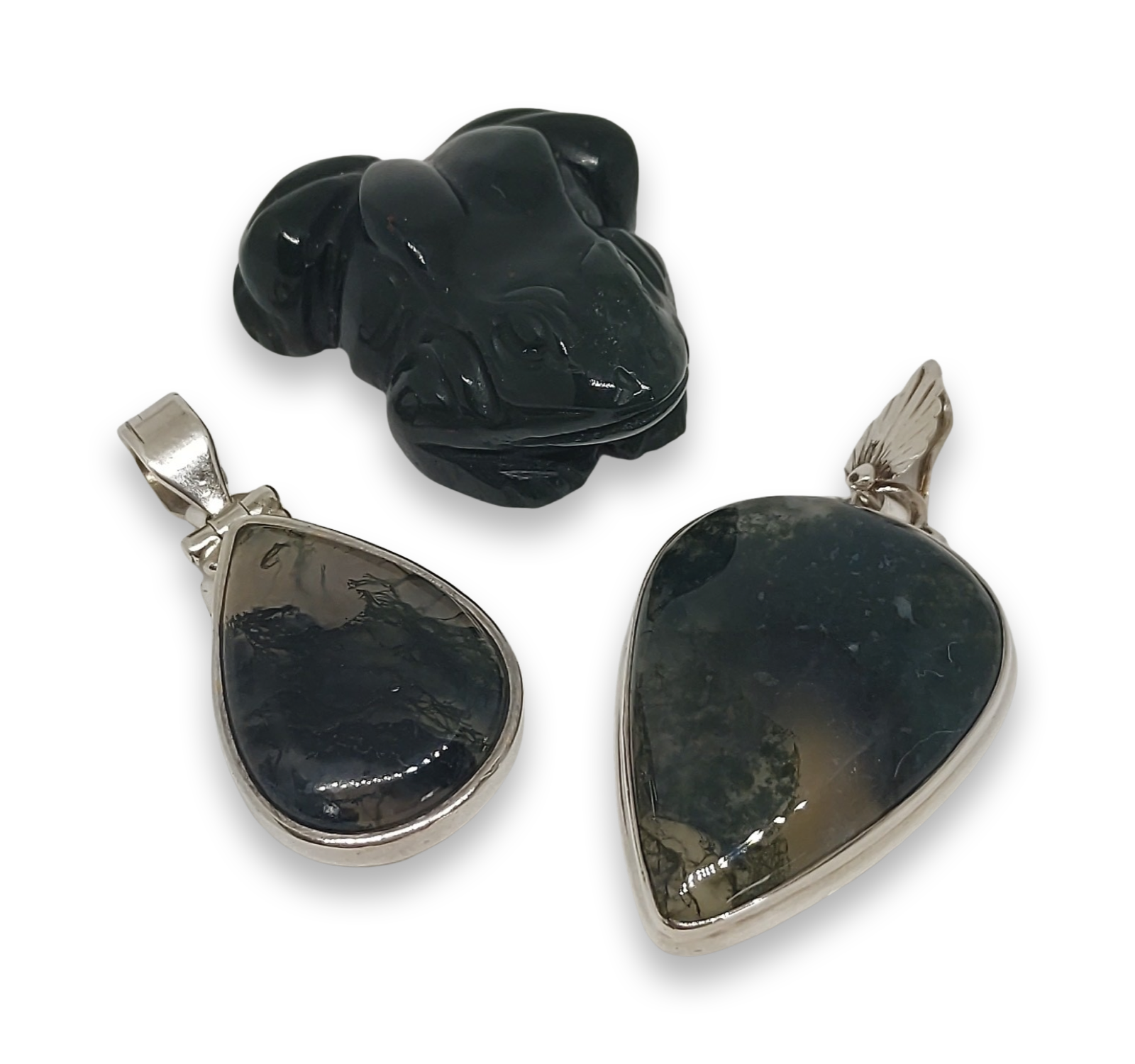 Moss Agate Pendants and Frog Carving