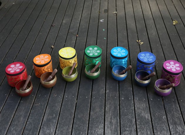 Chakra Singing Bowls: 7 Designs to Choose From (Set with Circular Cloth Case w/Zip, Cushion & Wand) - Image 2