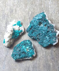 Alternative view of Natural Crystals: Dioptase in Clear Quartz