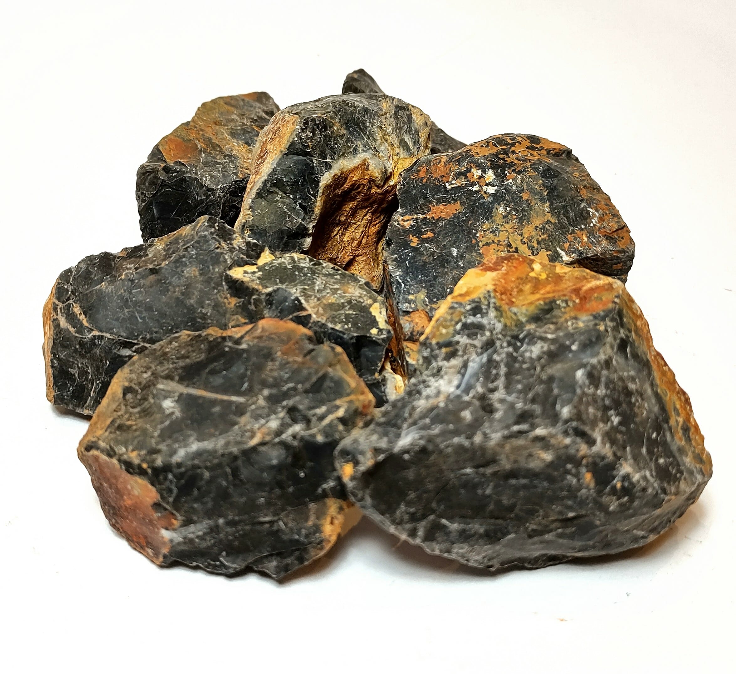 Natural crystals: Rough Black Onyx Chunks (approx. 6x4x3cm)