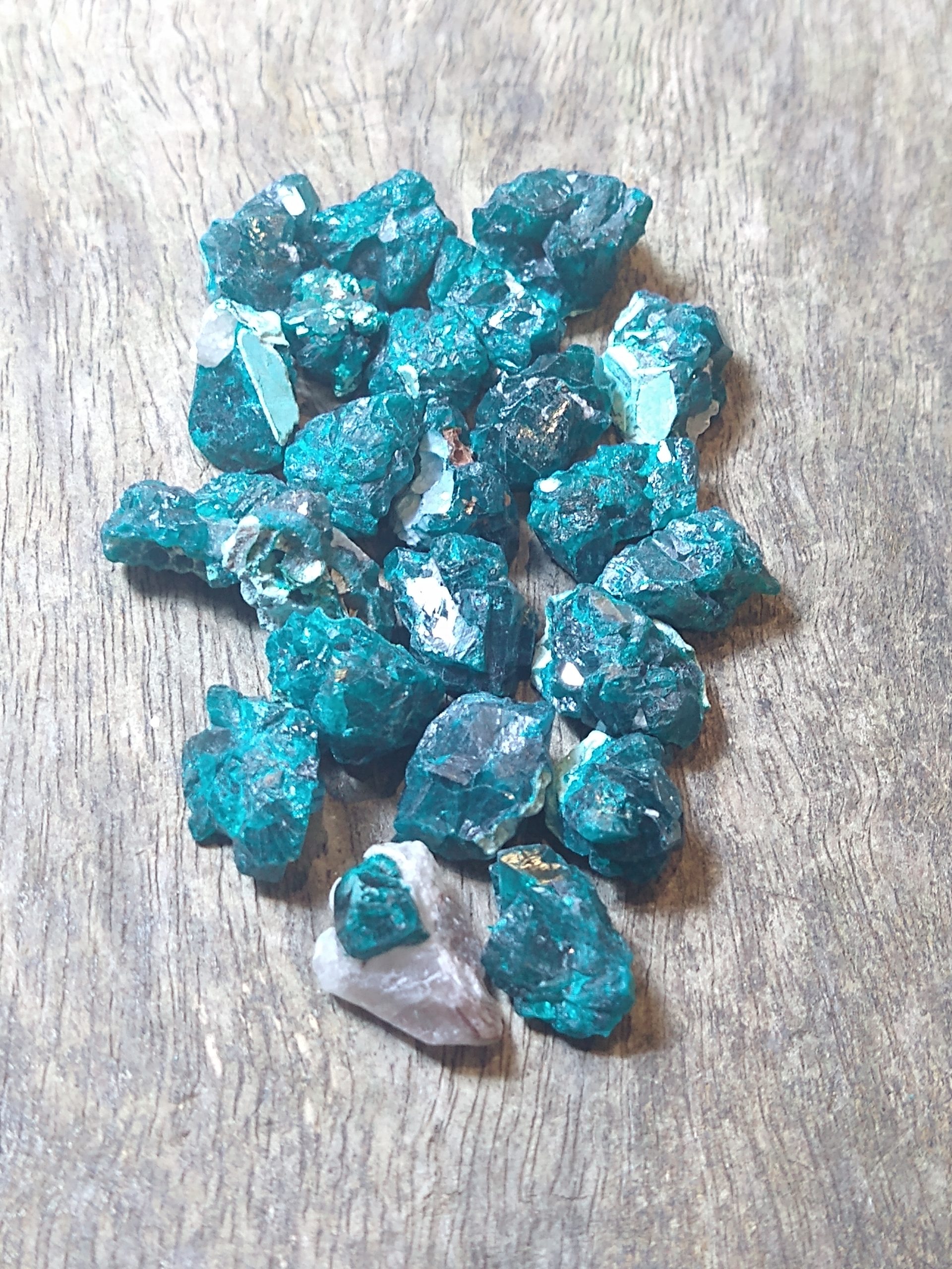 Natural Crystals: Dioptase (Approx 1x1x.5)