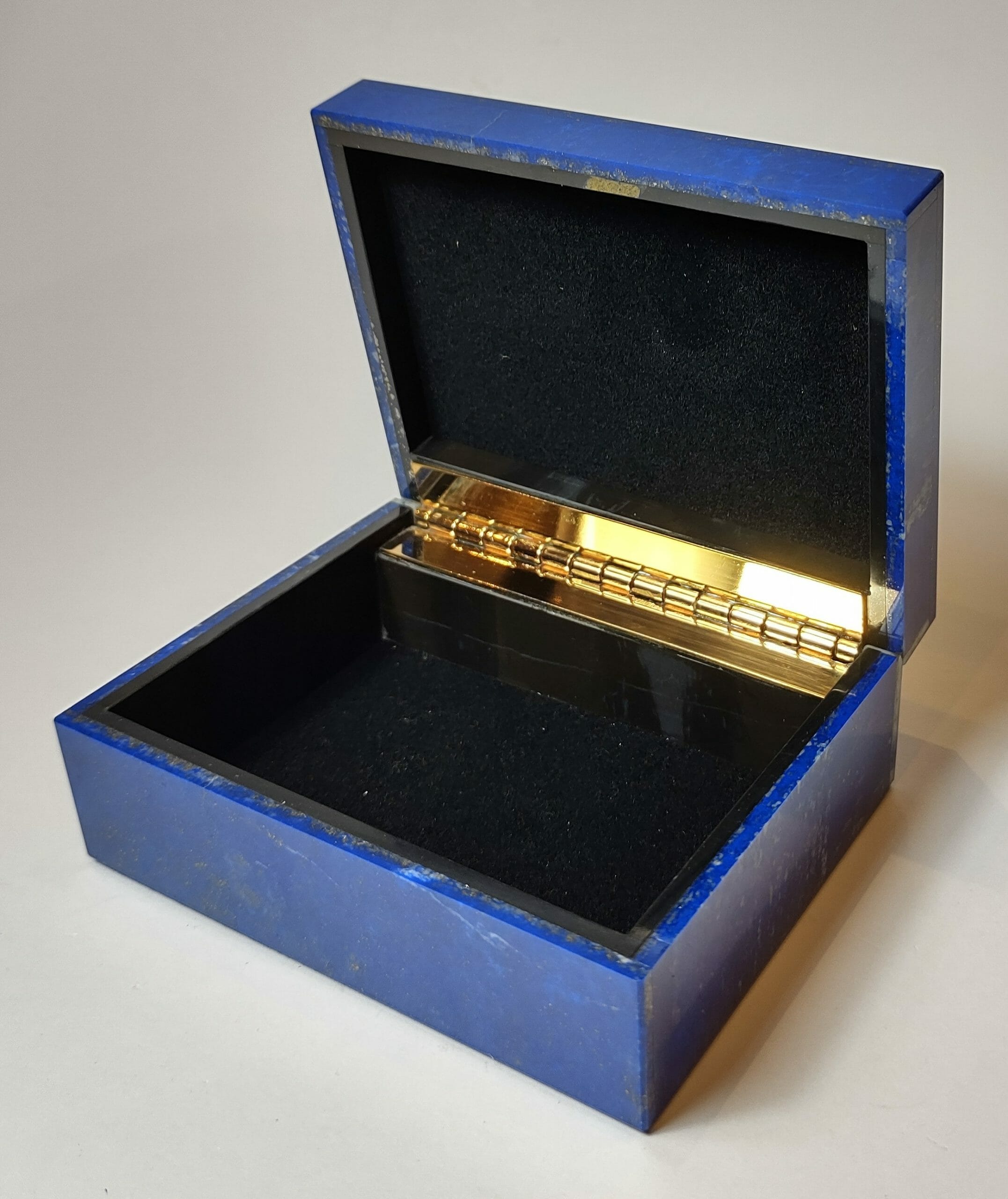 Natural Crystal: Cut & Polished 'Gem Grade' Lapis Lazuli Box (Approx. 10x8x4cm) - Image 2