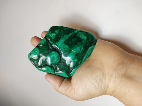 Natural Crystal: Cut & Polished Malachite Free Form (Approx 11x8x1.5cm) - Image 2