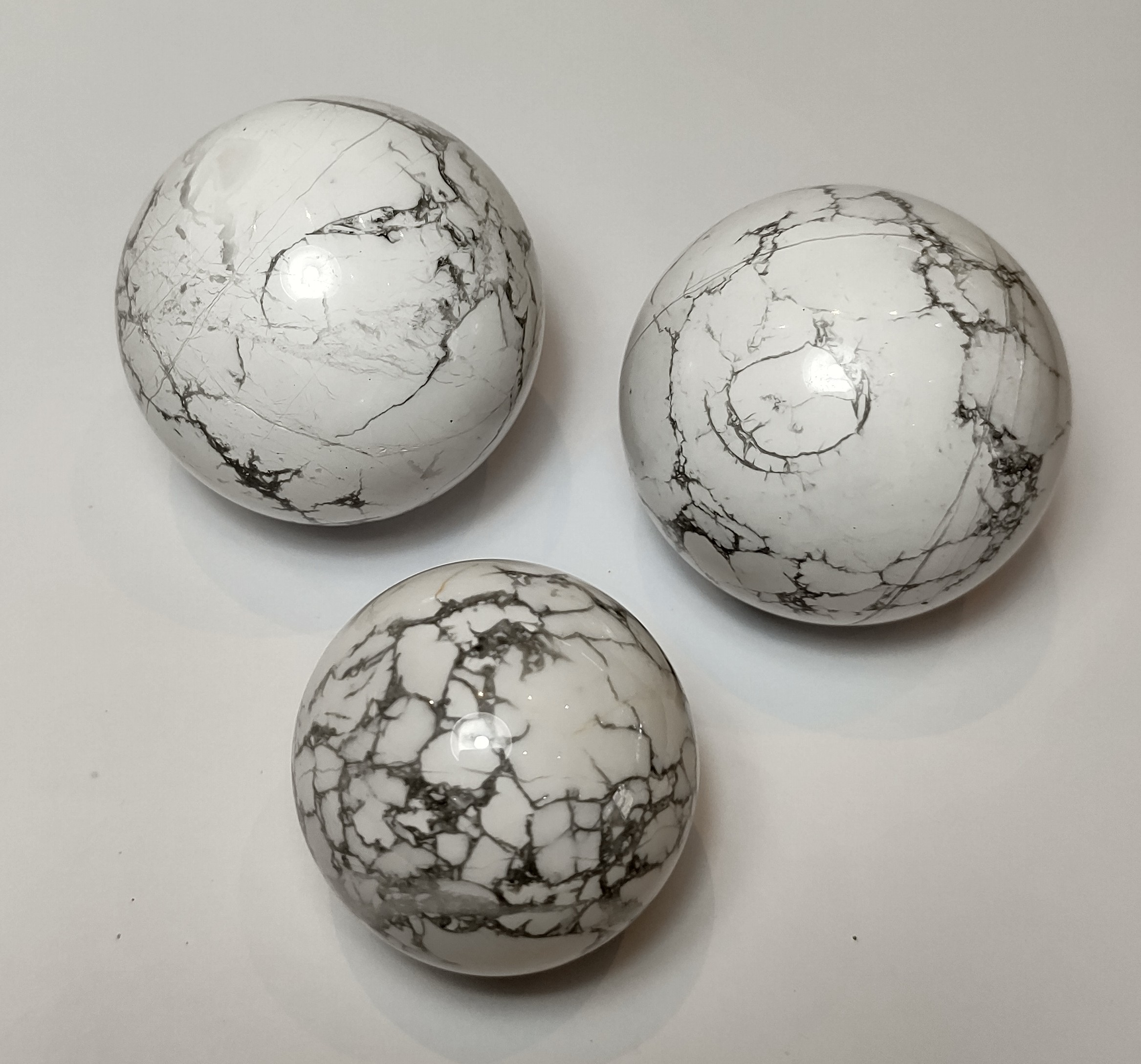 Natural Crystals: Cut & Polished Howlite Spheres
